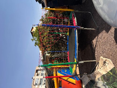 Montagem de Cama Elástica Grande